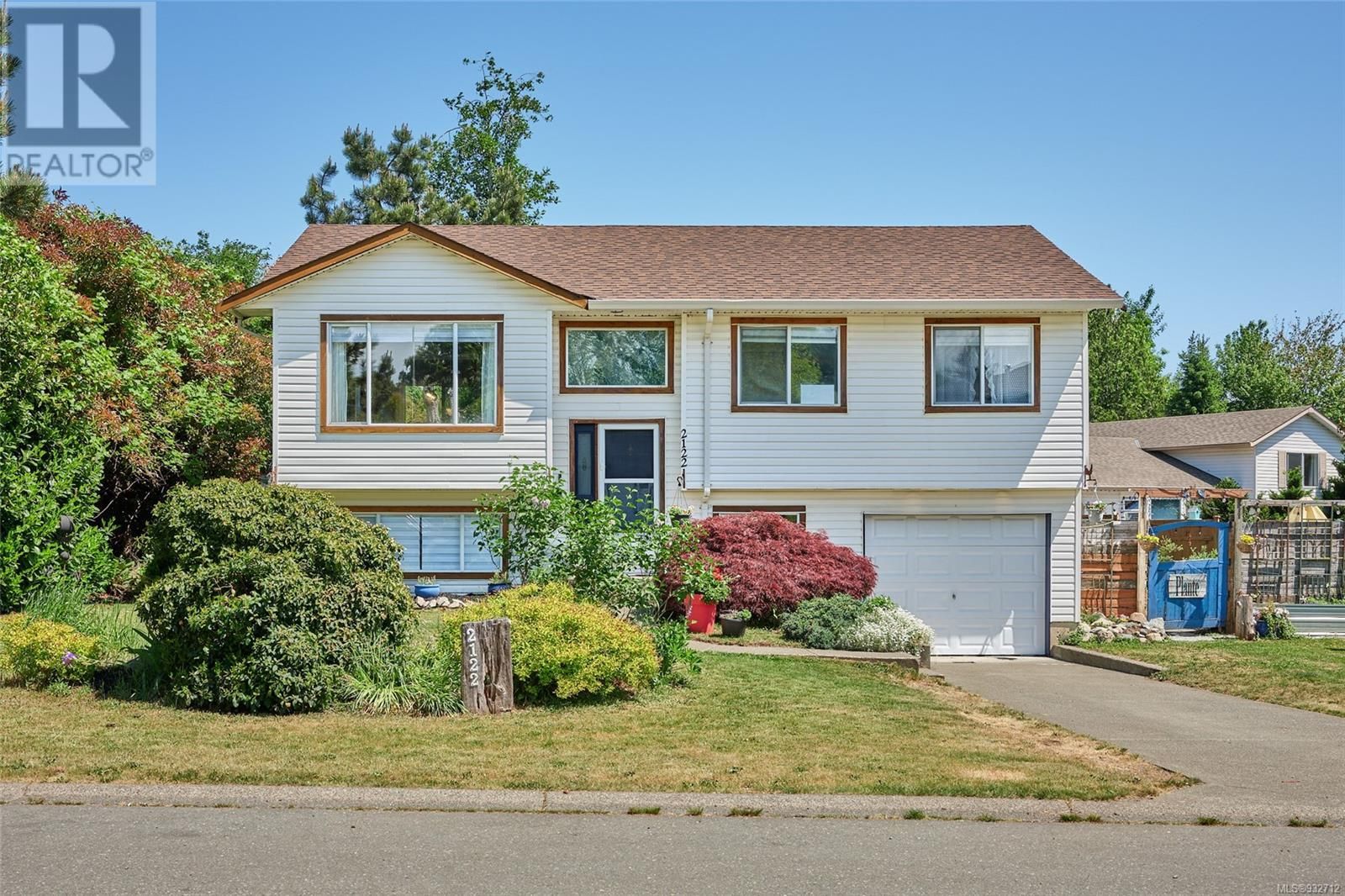 Main Photo: 2122 Plover Crt in Comox: House for sale : MLS®# 932712