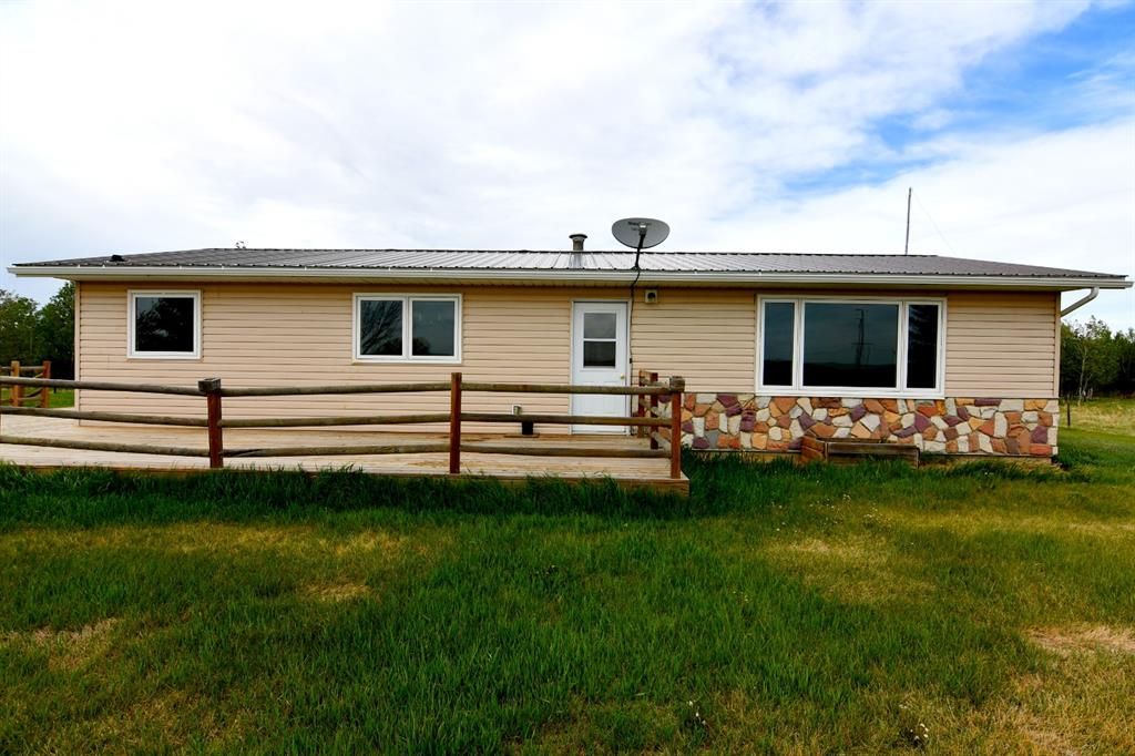 Main Photo: 15104 Township Road 402 in Rural Paintearth No. 18, County of: Rural Paintearth County Detached for sale : MLS®# A1160397