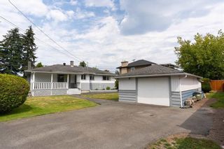 Photo 2: 5054 CENTRAL Avenue in Delta: Hawthorne House for sale (Ladner)  : MLS®# R2755202