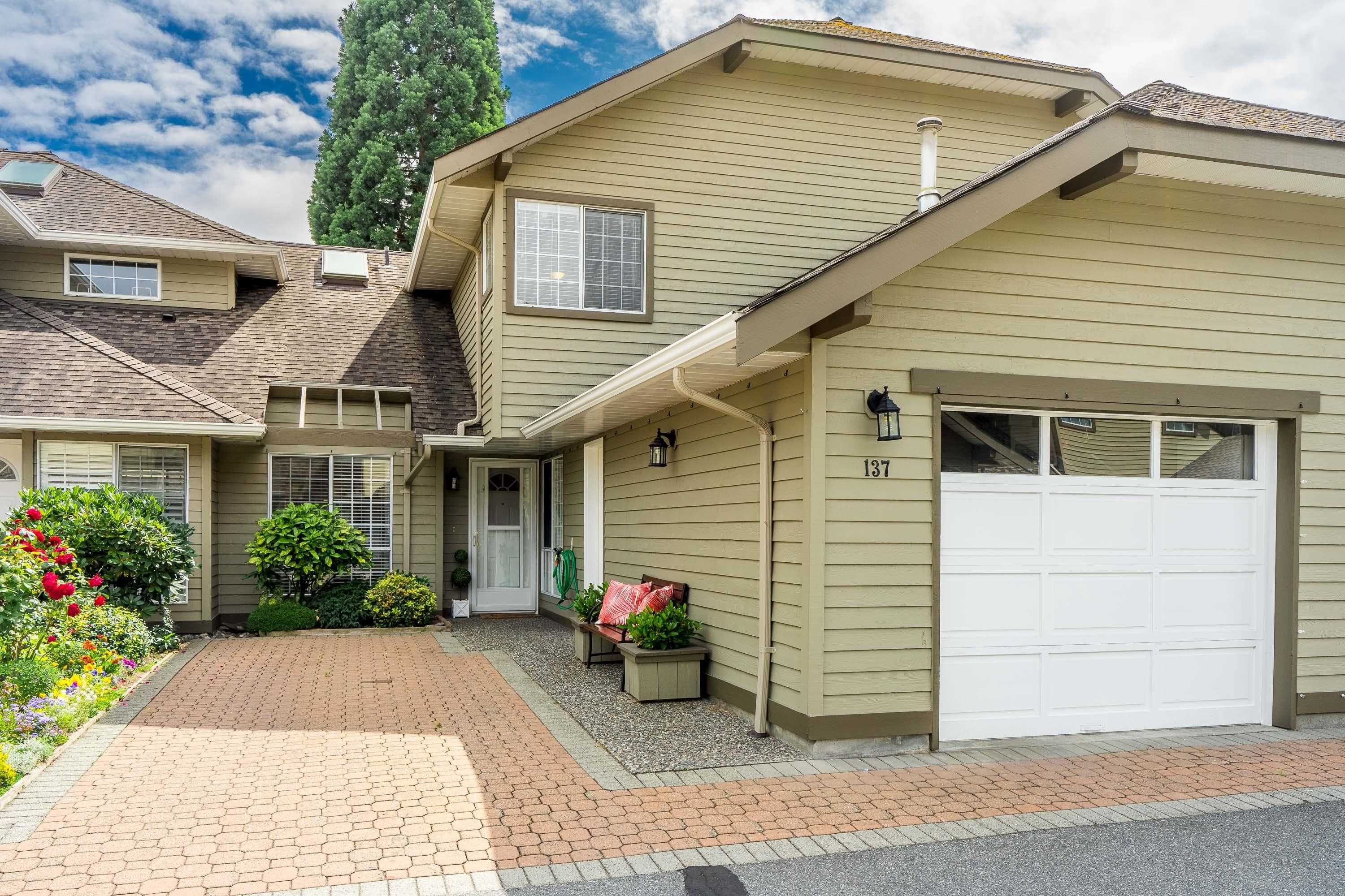 Main Photo: 137 16275 15 Avenue in Surrey: King George Corridor Townhouse for sale in "SUNRISE POINTE" (South Surrey White Rock)  : MLS®# R2805468