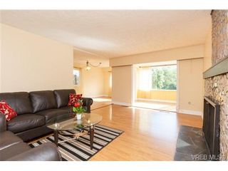 Photo 4: 1126 Loenholm Rd in VICTORIA: SW Northridge House for sale (Saanich West)  : MLS®# 712768