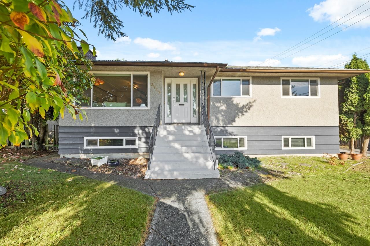 Main Photo: 2733 KEMPTON Place in Vancouver: Fraserview VE House for sale (Vancouver East)  : MLS®# R2846736