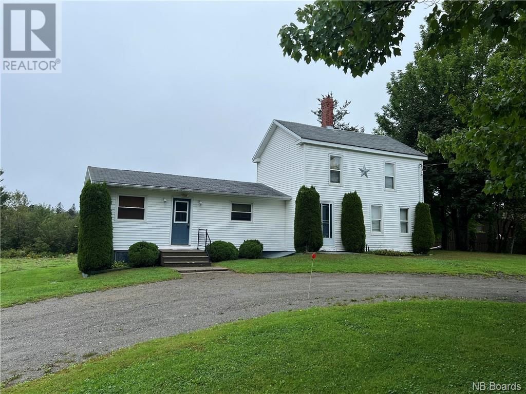 Main Photo: 5 Belliveau Avenue in St. Stephen: House for sale : MLS®# NB091944