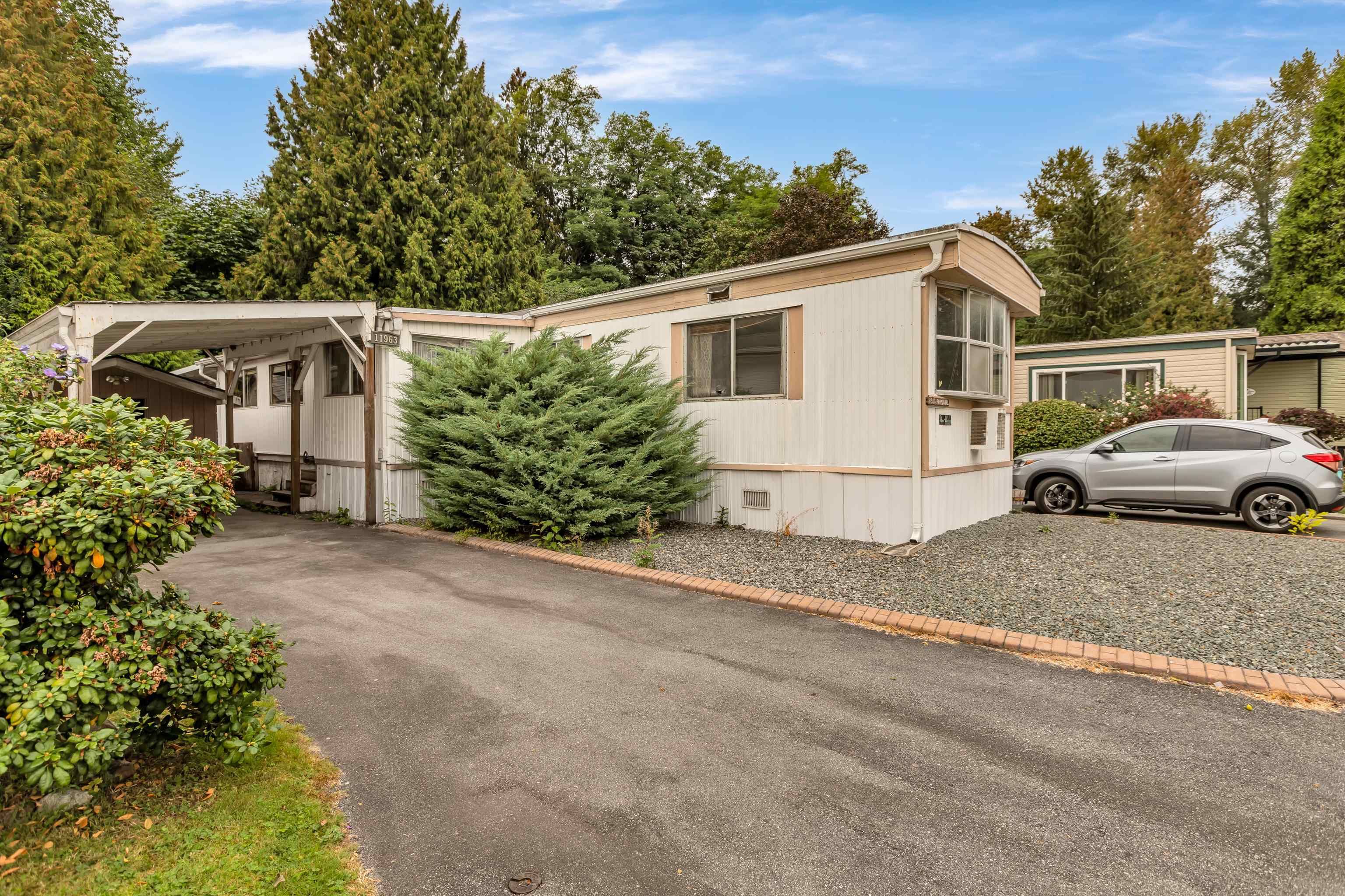 Main Photo: 51 11963 PINYON Drive in Pitt Meadows: Central Meadows Manufactured Home for sale in "Meadow Highlands" : MLS®# R2744364