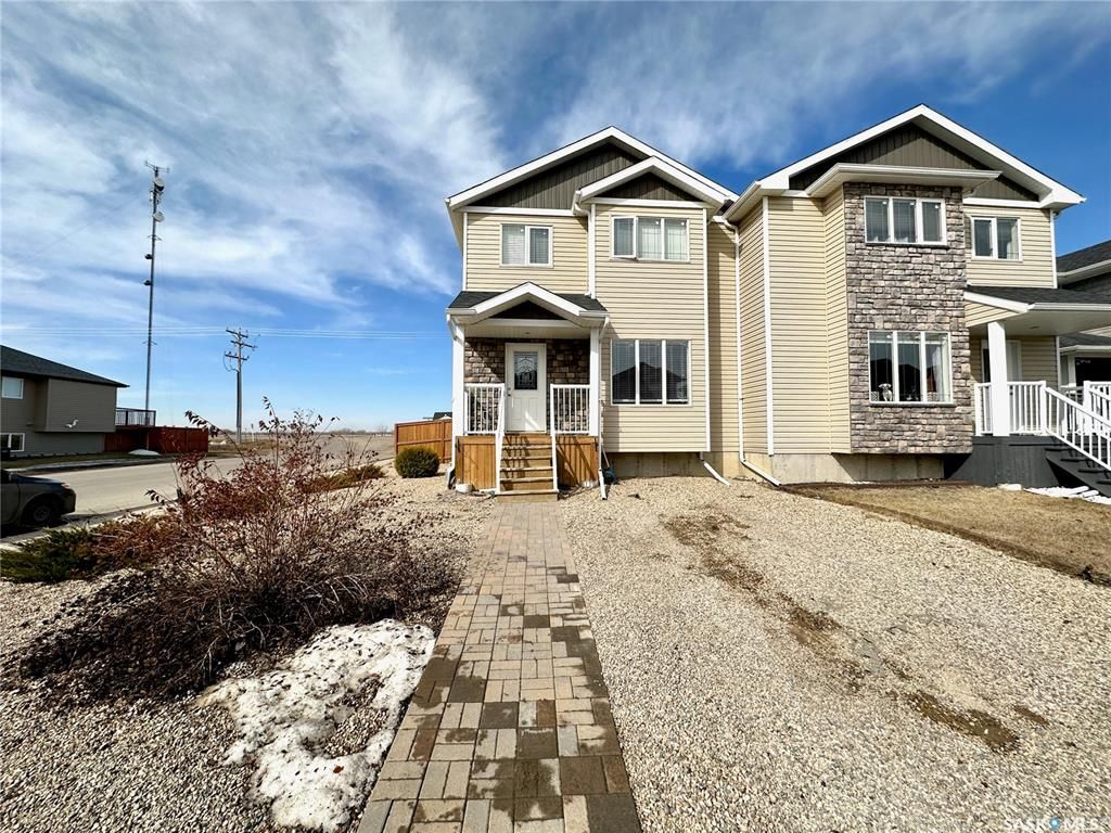 Main Photo: 501 Maple Crescent in Warman: Residential for sale : MLS®# SK925585