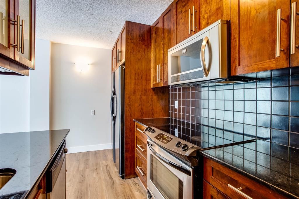 Main Photo: 202 2220 16a Street SW in Calgary: Bankview Apartment for sale : MLS®# A1043749