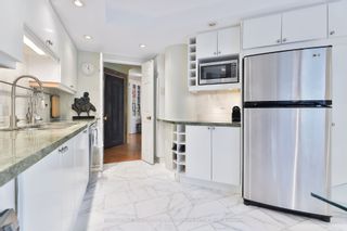 Photo 9: 405 18 Lower Village Gate in Toronto: Forest Hill South Condo for sale (Toronto C03)  : MLS®# C8243344