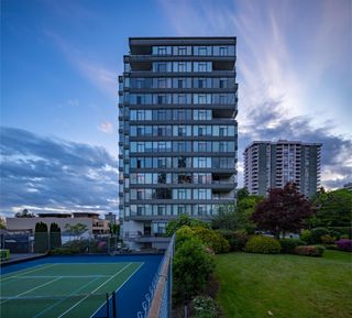 Photo 3: 1005 1480 DUCHESS Avenue in West Vancouver: Ambleside Condo for sale in "THE WESTERLIES" : MLS®# R2885035
