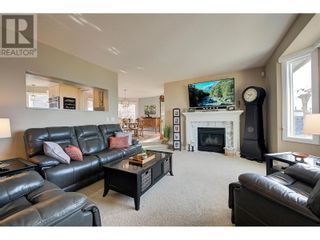 Photo 12: 721 Royal Pine Drive in Kelowna: House for sale : MLS®# 10307358