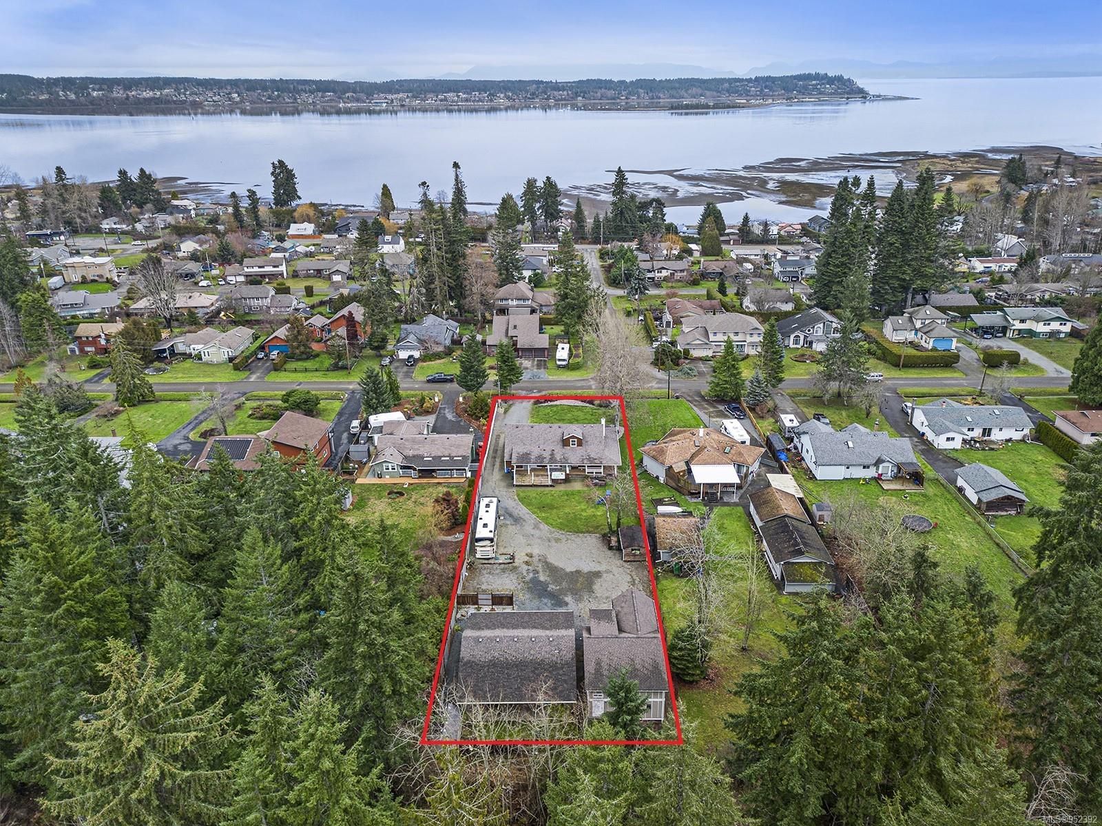 Main Photo: 3809 Meredith Dr in Royston: CV Courtenay South House for sale (Comox Valley)  : MLS®# 952392