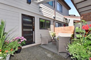 Photo 2: 4041 VINE Street in Vancouver: Quilchena Townhouse for sale in "ARBUTUS VILLAGE" (Vancouver West)  : MLS®# R2183985