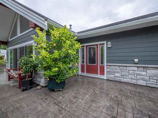 Photo 1: 6323 ORACLE Road in Sechelt: Sechelt District House for sale (Sunshine Coast)  : MLS®# R2307050