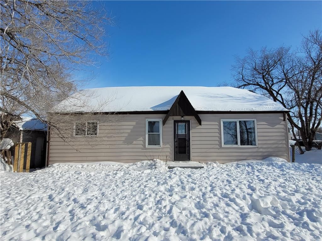 Main Photo: 3715 MAIN Street: West St Paul Residential for sale (R15)  : MLS®# 202204751