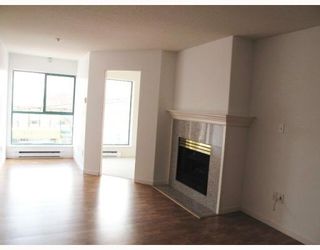 Photo 2: 207 189 E 16TH Avenue in Vancouver: Mount Pleasant VE Condo for sale in "CARTIER PLACE II" (Vancouver East)  : MLS®# V763755