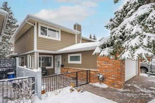 Photo 1: 8 Woodmeadow Close SW in Calgary: Woodlands Row/Townhouse for sale : MLS®# A2089202