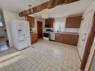 Photo 2: 222 Montreal Avenue W in Morris: House for sale : MLS®# 202400825