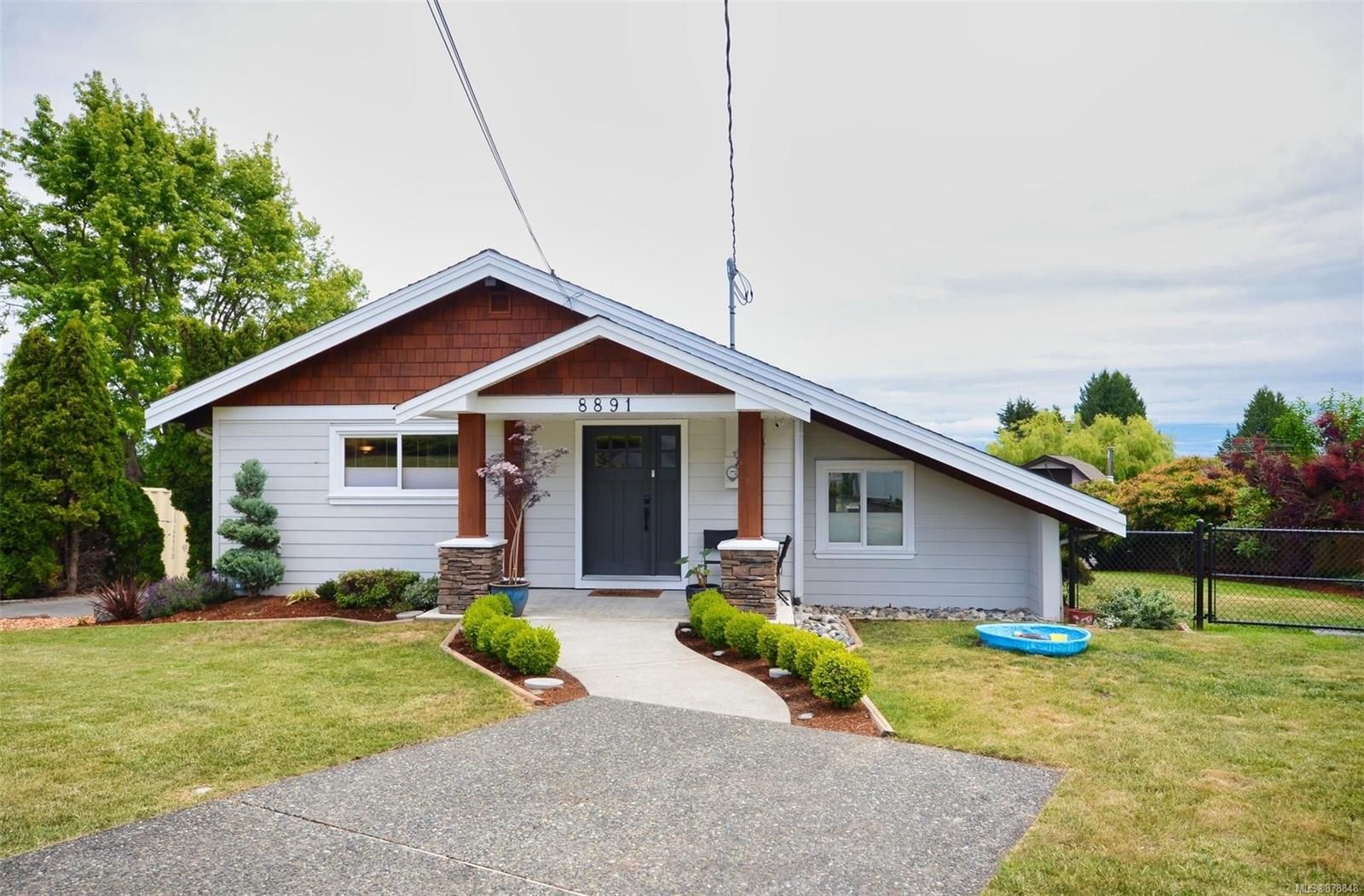 Main Photo: 8891 Marshall Rd in North Saanich: NS Bazan Bay House for sale : MLS®# 878848