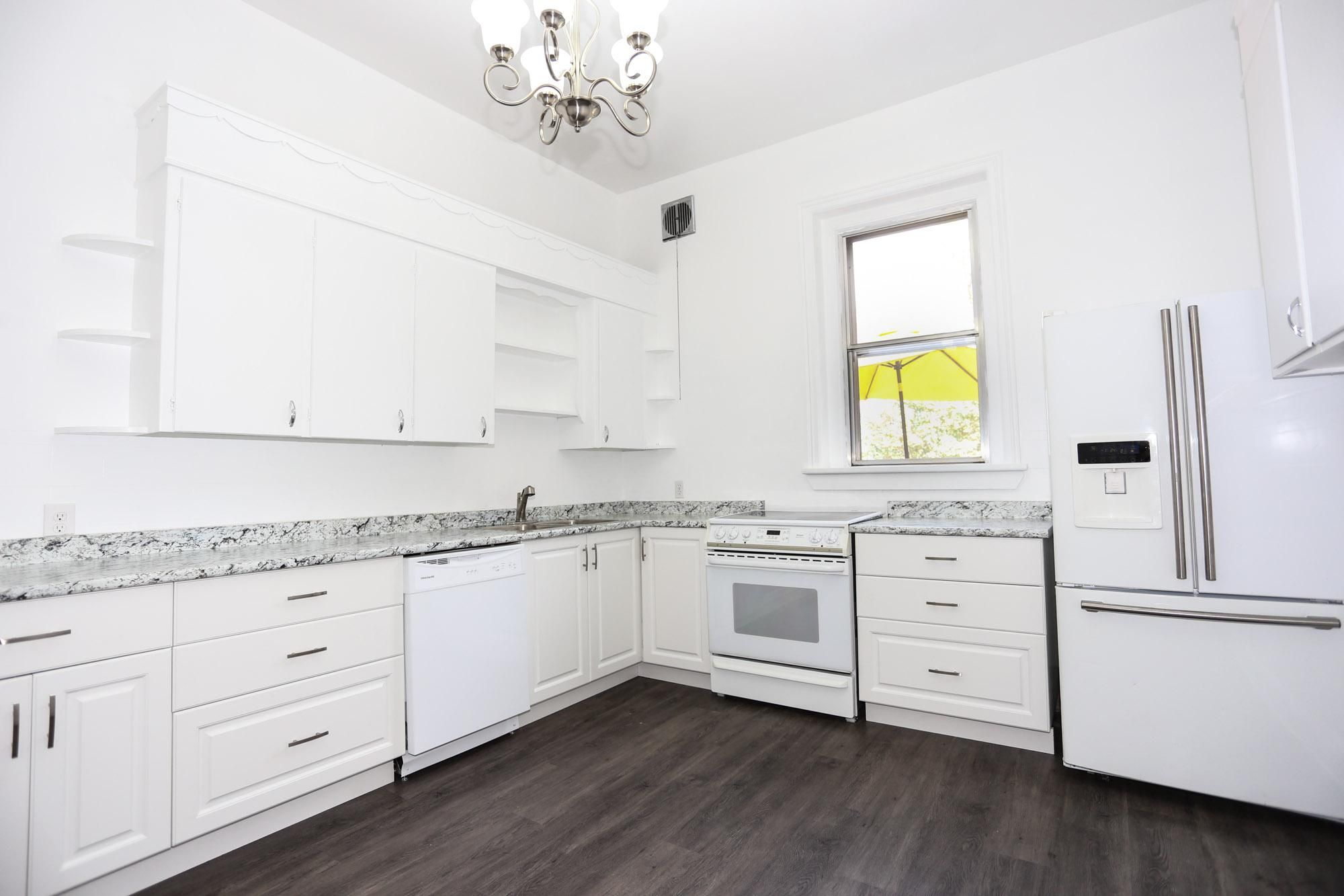 Photo 11: Photos: 145 Middle Gate in Winnipeg: Armstrong's Point Duplex for sale (1C)  : MLS®# 1823635
