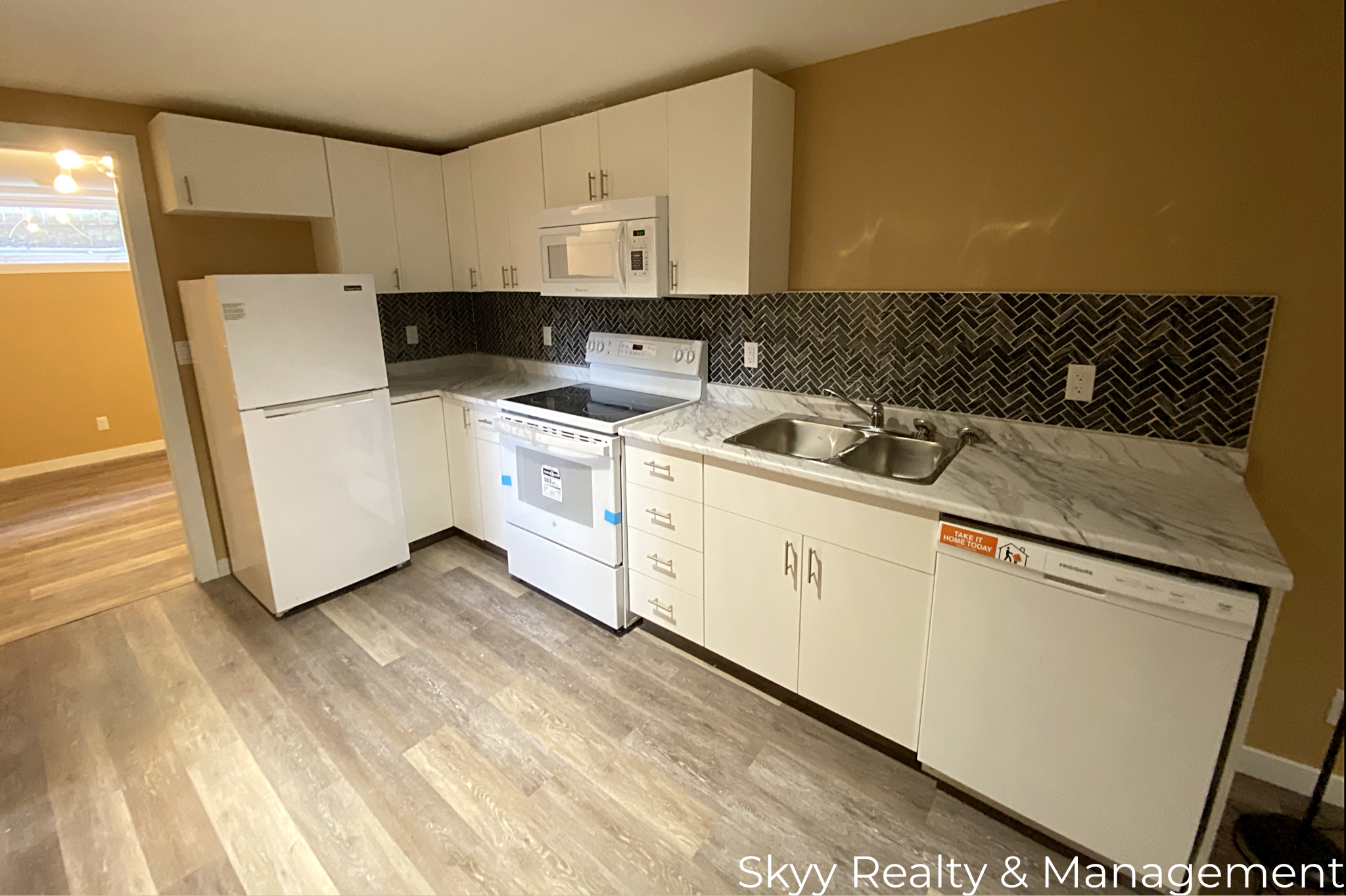 Main Photo: 5623 142 Ave in Edmonton: House for rent