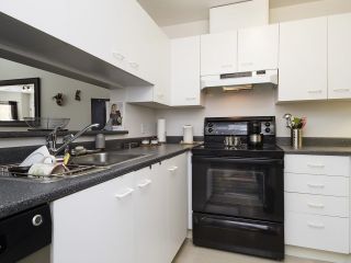 Photo 13: 203 2355 W BROADWAY in Vancouver: Kitsilano Condo for sale in "CONNAUGHT PARK PLACE" (Vancouver West)  : MLS®# R2361595
