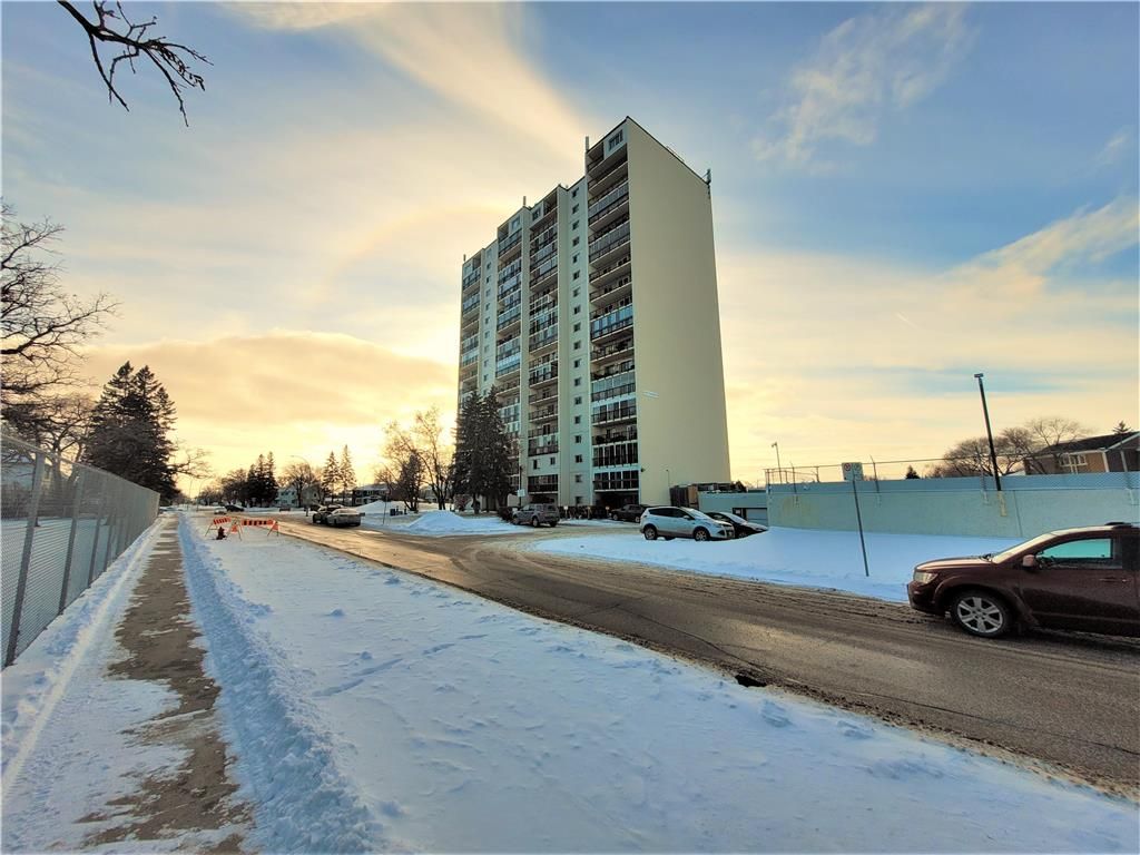Main Photo: 17G 1975 Corydon Avenue in Winnipeg: River Heights Condominium for sale (1C)  : MLS®# 202222117