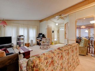 Photo 3: 6 1581 Middle Rd in View Royal: VR Glentana Manufactured Home for sale : MLS®# 861186