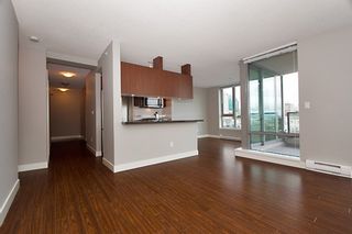 Photo 5: 806 587 West 7th Avenue in Affiniti: Home for sale