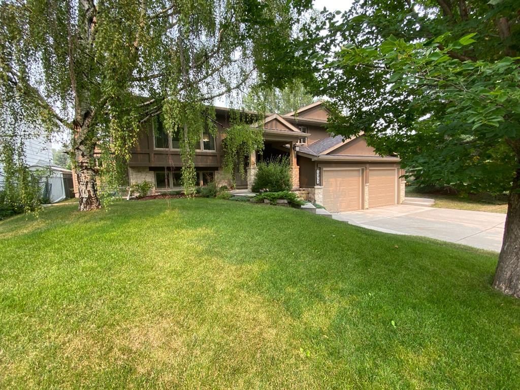 Main Photo: 6742 Leaside Drive SW in Calgary: Lakeview Detached for sale : MLS®# A1137827