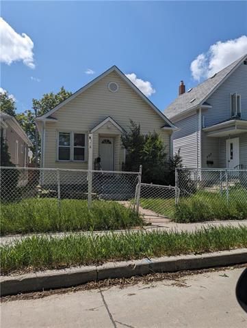 Main Photo: 208 Harbison Avenue in Winnipeg: East Kildonan Residential for sale (3A)  : MLS®# 202330054