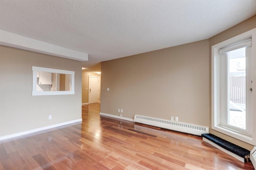 Photo 10: Photos: 106 3717 42 Street NW in Calgary: Varsity Apartment for sale : MLS®# A1238605