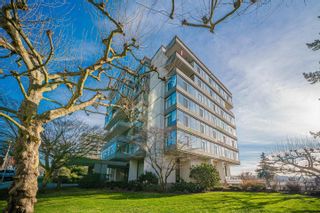 Photo 2: 402 1420 DUCHESS Avenue in West Vancouver: Ambleside Condo for sale in "The Westerlies" : MLS®# R2857880
