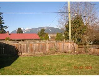 Photo 4: 1162 BEECHWOOD Crescent in North_Vancouver: Norgate House for sale in "NORGATE" (North Vancouver)  : MLS®# V693608
