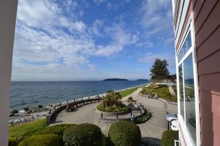 Photo 1: 207 5470 INLET Avenue in Sechelt: Sechelt District Condo for sale in "Beach House" (Sunshine Coast)  : MLS®# R2355874