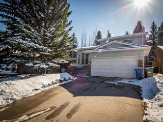 Photo 2: 131 Stratton Crescent SW in Calgary: Strathcona Park Detached for sale : MLS®# A1086351