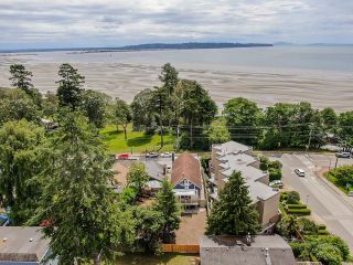 Photo 1: 15667 MARINE Drive in Surrey: White Rock House for sale (South Surrey White Rock)  : MLS®# R2715796