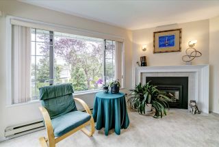 Photo 4: 3 1160 INLET Street in Coquitlam: New Horizons Townhouse for sale in "Camelot" : MLS®# R2386788