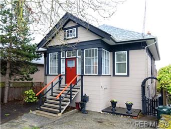 Main Photo: 2546 Shelbourne Street in VICTORIA: Vi Fernwood Residential for sale (Victoria)  : MLS®# 305804