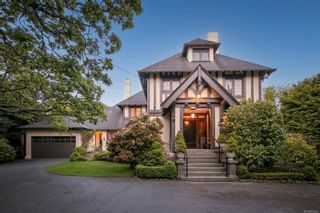 Main Photo: 611 Foul Bay Rd in Victoria: Vi Fairfield East House for sale : MLS®# 956303