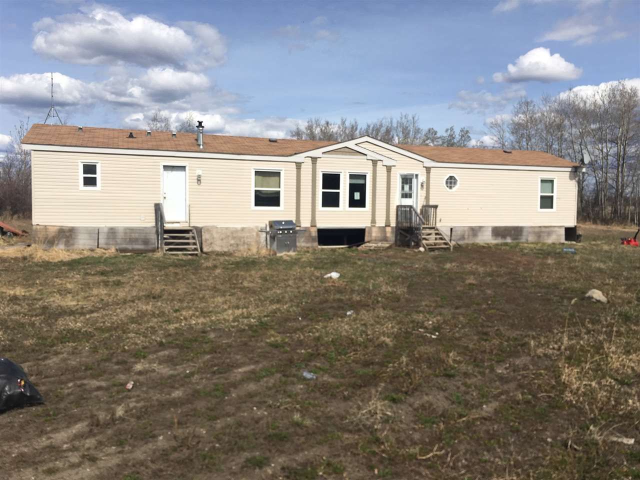 Main Photo: 6476 CLAYHURST (111) Road in Fort St. John: Fort St. John - Rural E 100th Manufactured Home for sale (Fort St. John (Zone 60))  : MLS®# R2338084