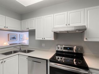 Photo 7: 210 2105 W 42ND Avenue in Vancouver: Kerrisdale Condo for sale in "BROWNSTONE" (Vancouver West)  : MLS®# R2582976