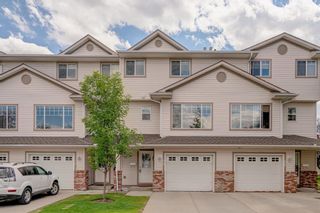 Photo 2: 68 Country Hills Cove NW in Calgary: Country Hills Row/Townhouse for sale : MLS®# A1238294