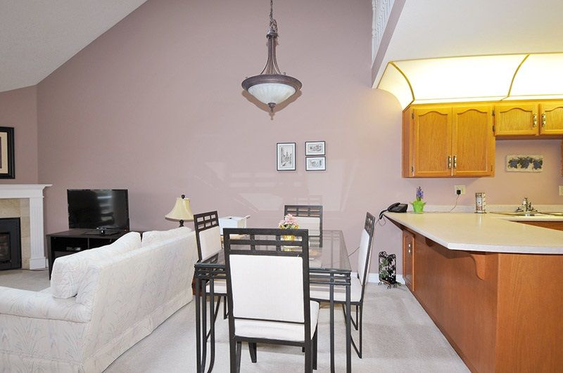 Photo 10: Photos: 305 22611 116 Avenue in Maple Ridge: East Central Condo for sale in "ROSEWOOD COURT" : MLS®# R2428229