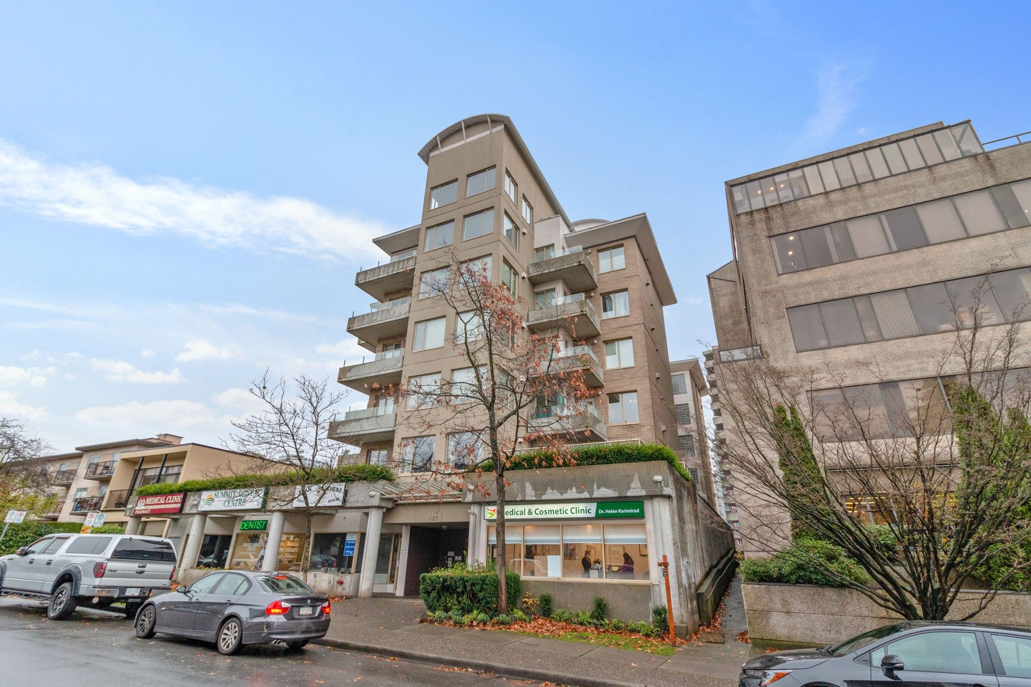 Main Photo: 203 137 W 17TH Street in North Vancouver: Central Lonsdale Condo for sale in "Westgate" : MLS®# R2520239