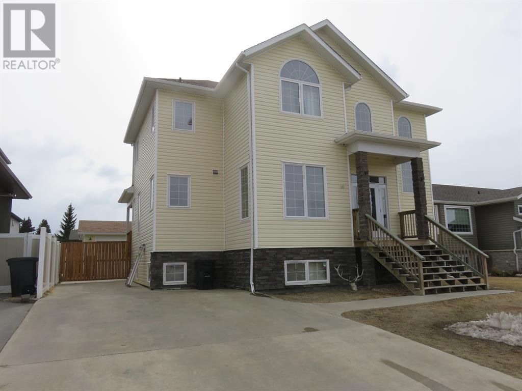 Main Photo: 1101 9 Avenue SE in Slave Lake: House for sale : MLS®# A2032417