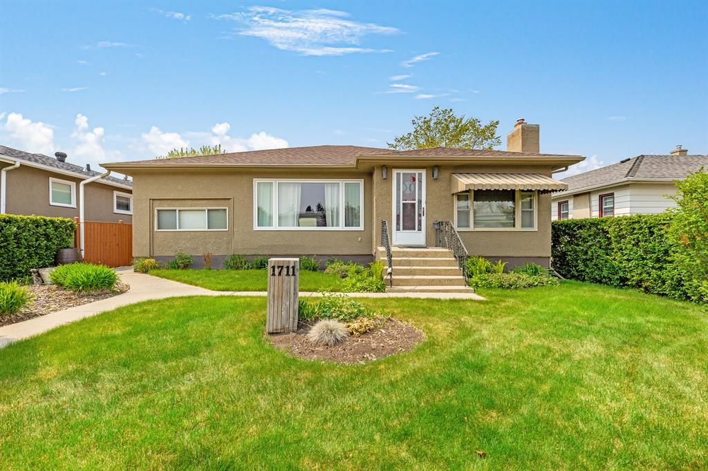 Main Photo: 1711 26 Street SW in Calgary: Shaganappi Detached for sale : MLS®# A2049840