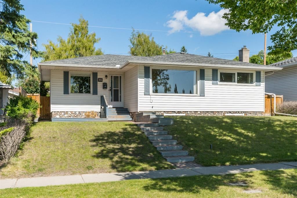 Main Photo: 3835 CHARLESWOOD Drive NW in Calgary: Charleswood Detached for sale : MLS®# A1020655
