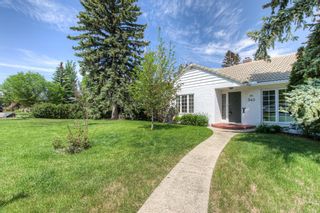 Photo 1: 540 Sunderland Avenue SW in Calgary: Scarboro Detached for sale : MLS®# A2054483