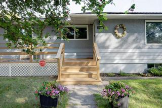Photo 3: 2446 28 Street SE in Calgary: Southview Detached for sale : MLS®# A1146212