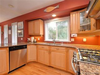 Photo 4: 773 Haliburton Rd in VICTORIA: SE Cordova Bay House for sale (Saanich East)  : MLS®# 718798