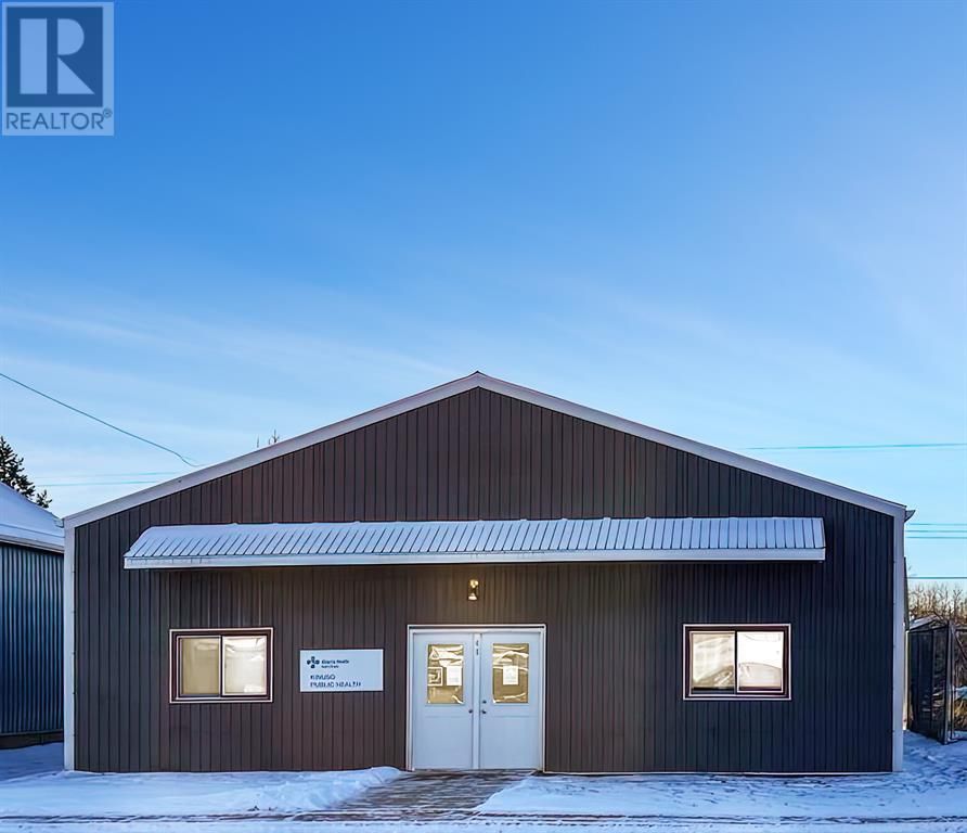 Main Photo: 40 Centre Street in Kinuso: Office for sale : MLS®# A2015304